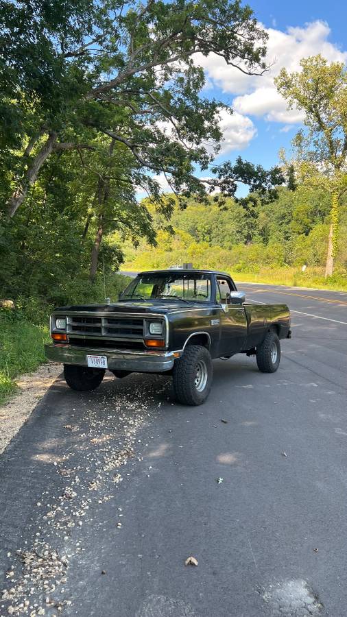 Dodge-w150-1983-black