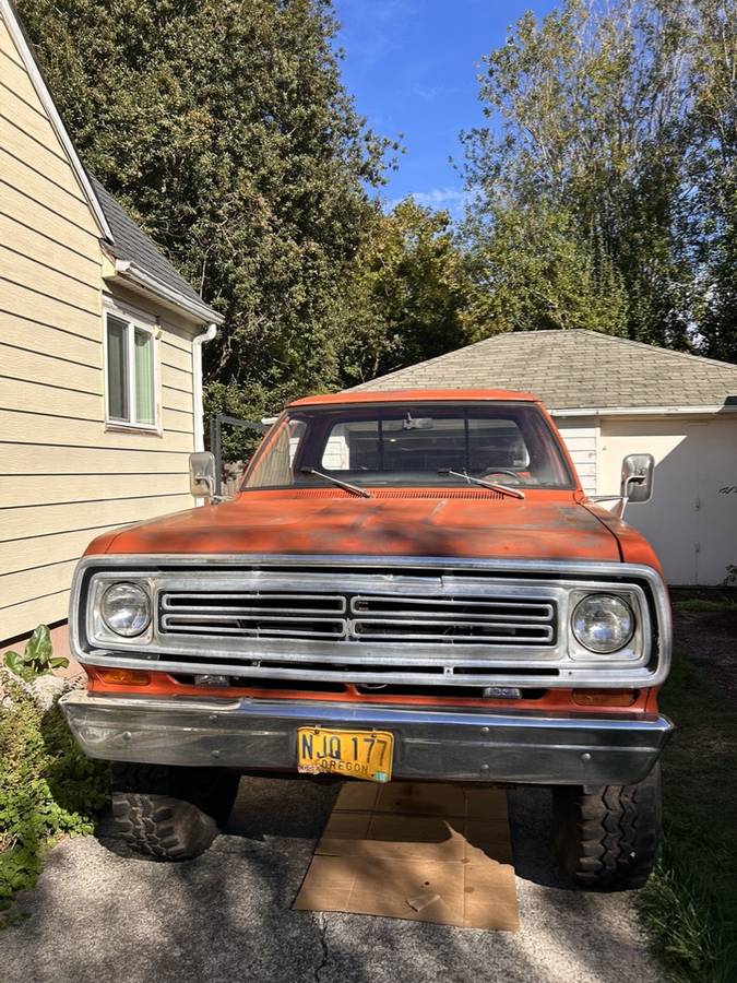 Dodge-w200-power-wagon-1972-10