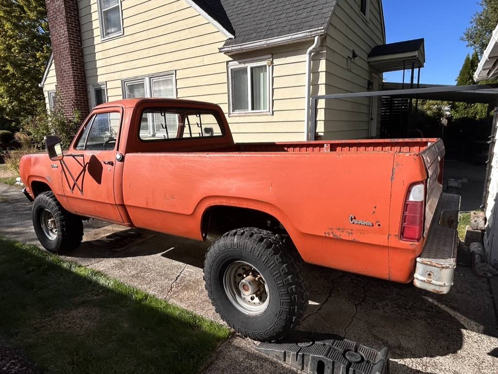 Dodge-w200-power-wagon-1972-2