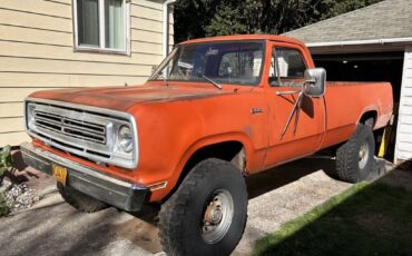 Dodge-w200-power-wagon-1972