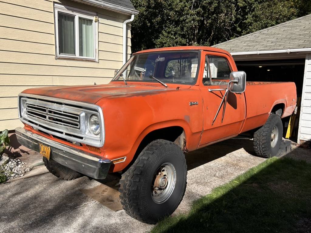 Dodge-w200-power-wagon-1972