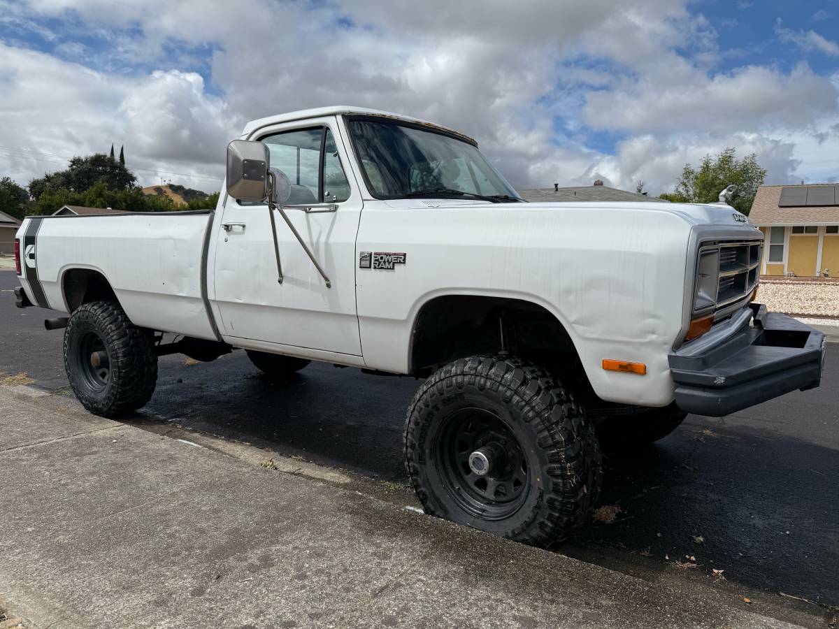 Dodge-w250-diesel-1989-white-3