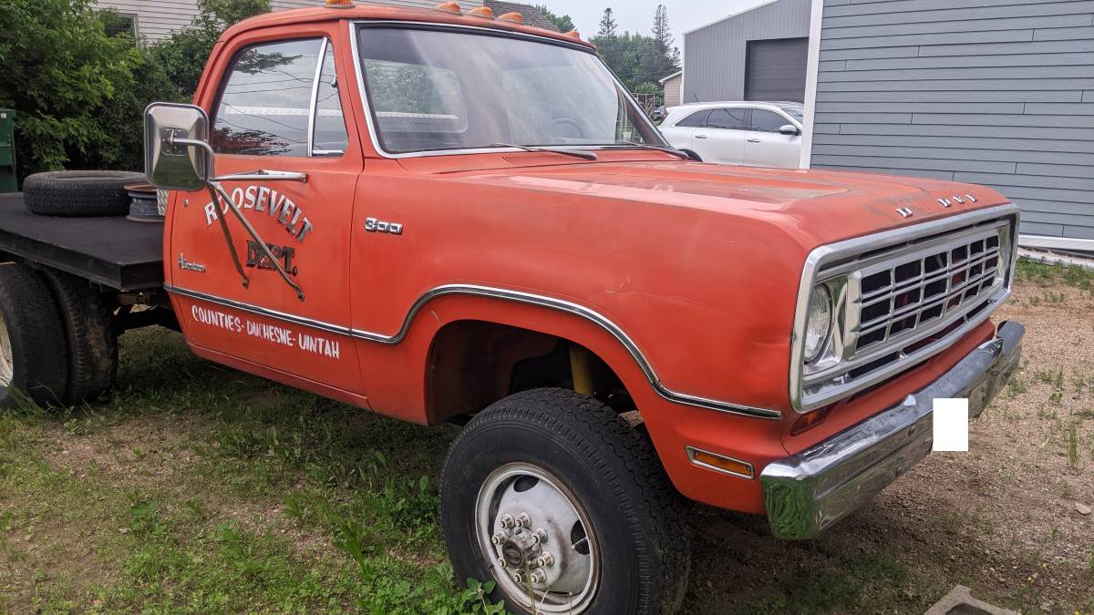 Dodge-w300-1974-red-5