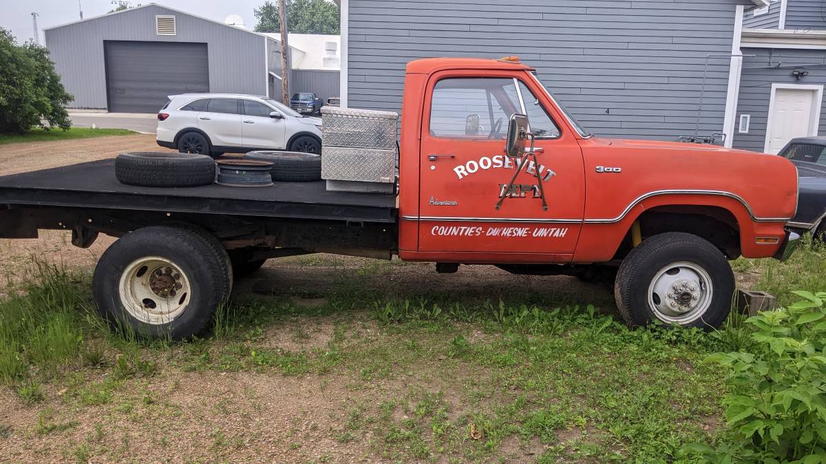 Dodge-w300-1974-red-6