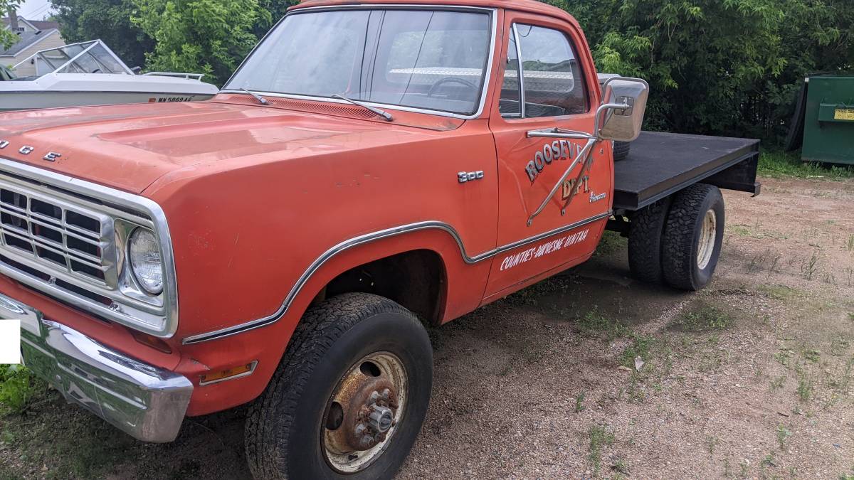 Dodge-w300-1974-red