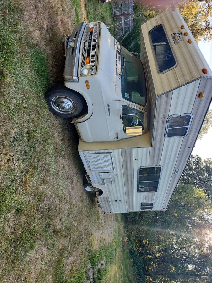 Dodge.-rv-1973-white-1