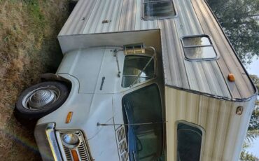 Dodge.-rv-1973-white-3