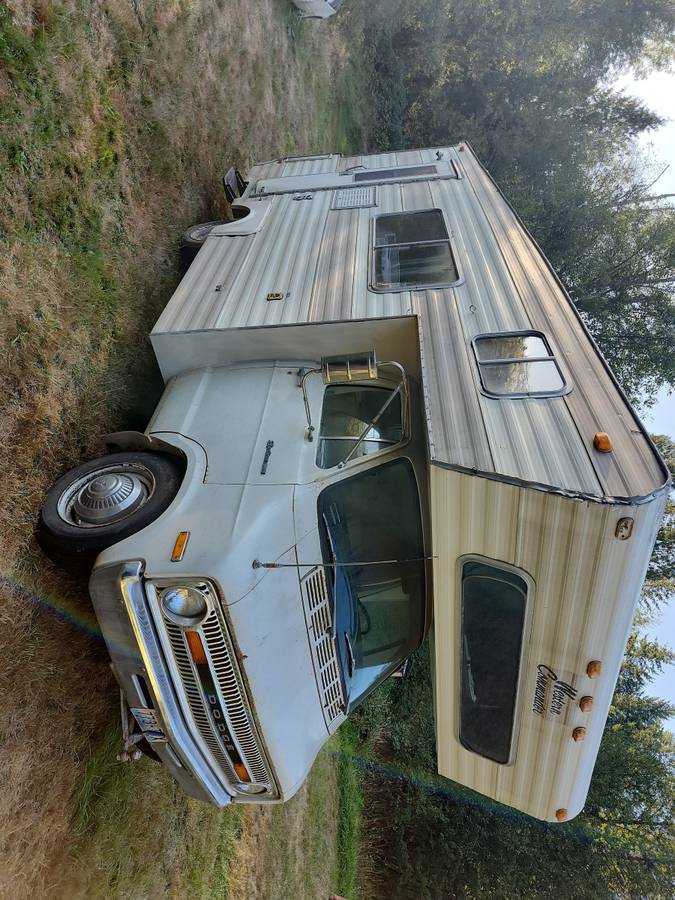 Dodge.-rv-1973-white-3