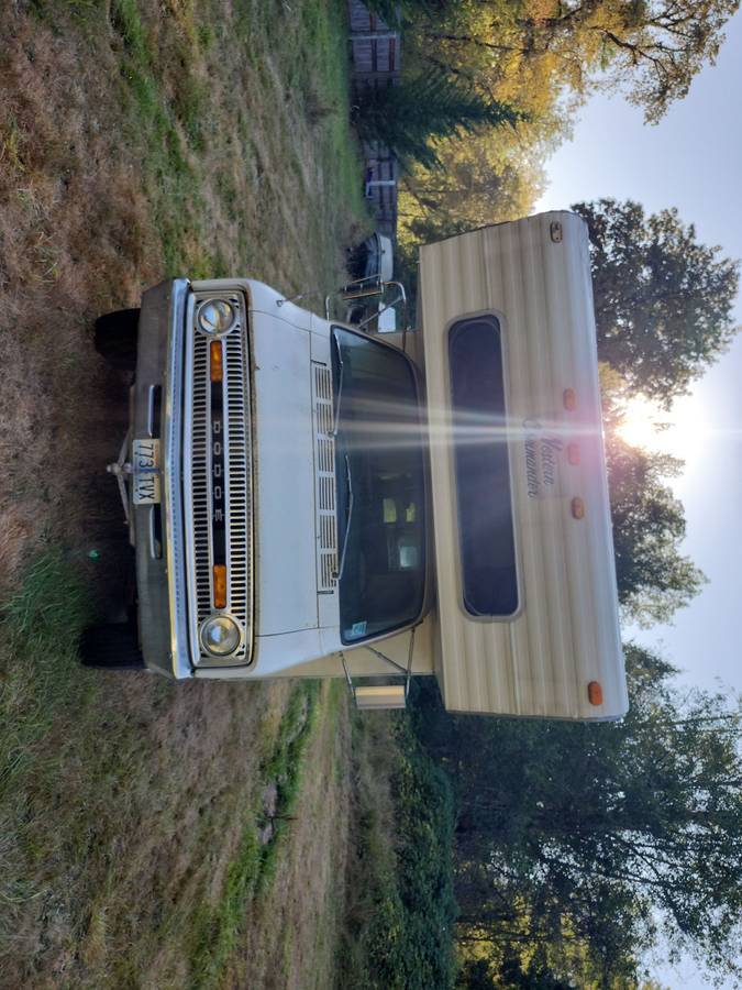 Dodge.-rv-1973-white-4