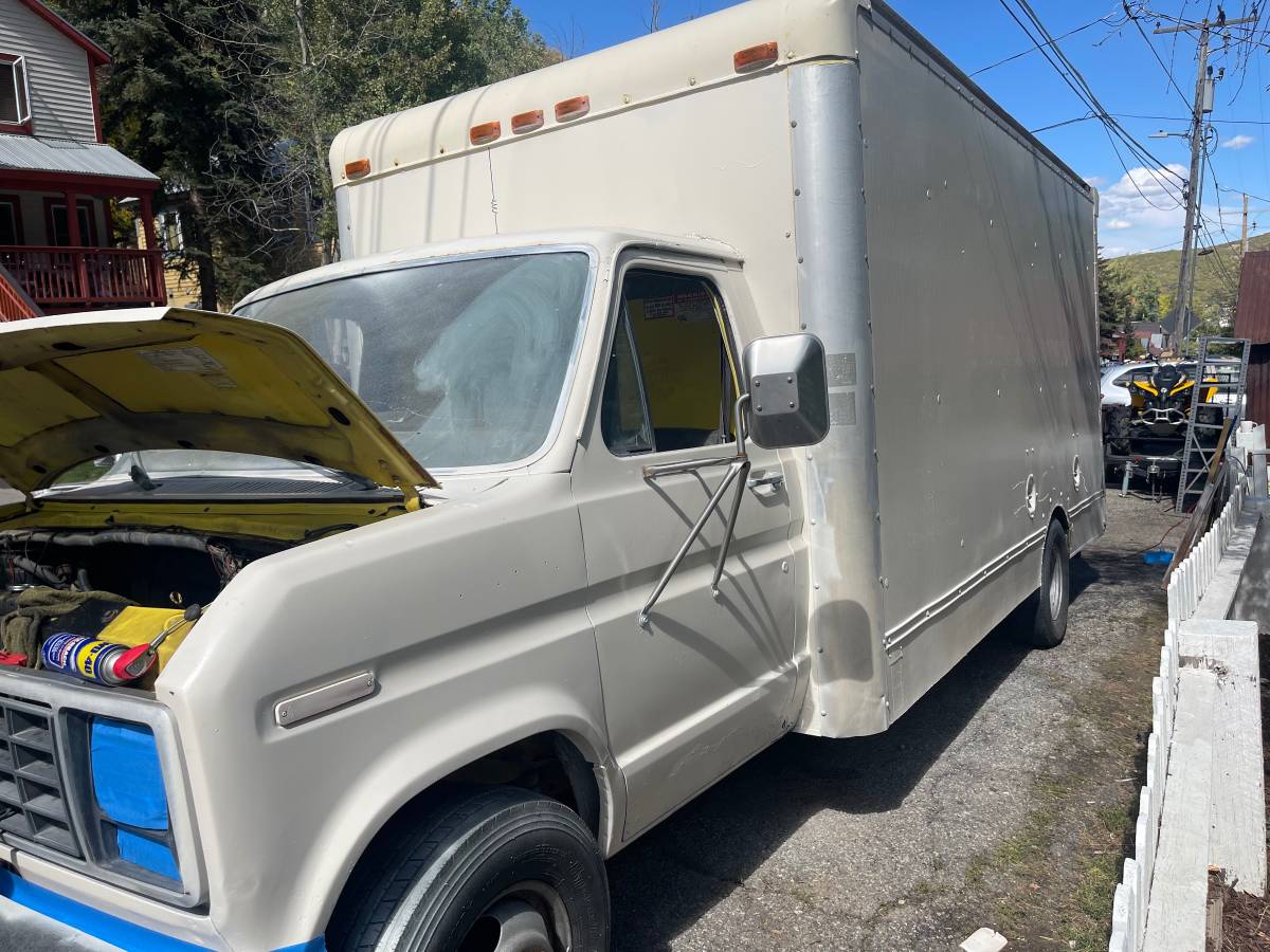 E-350-ford-econoline-box-truck-14-1984-custom-4