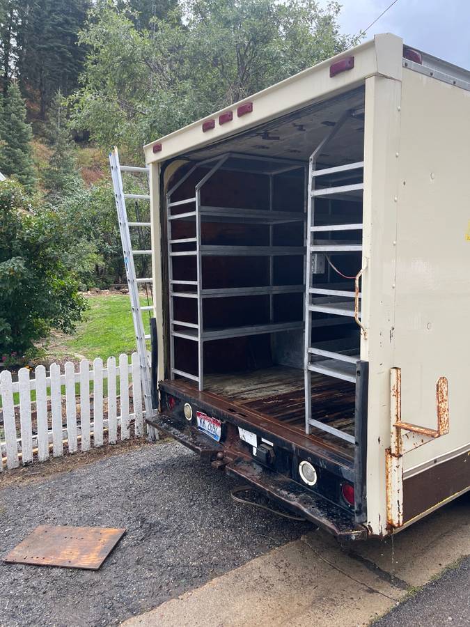 E-350-ford-econoline-box-truck-14-1984-custom-8