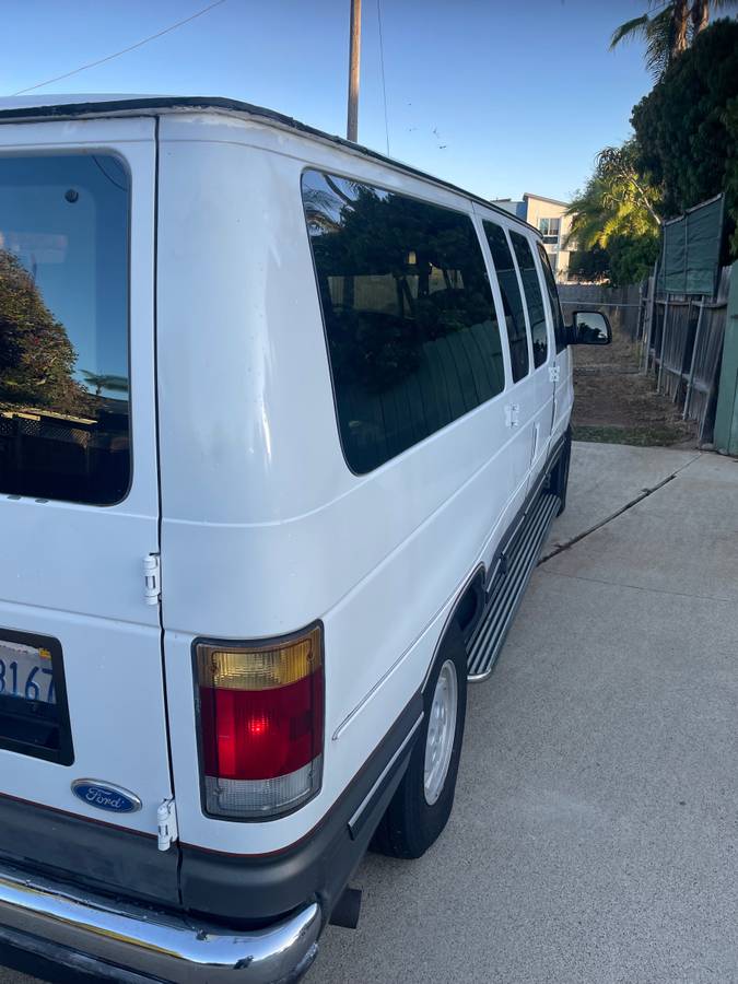 E150-chateau-with-bench-seatbed-1994-white-4