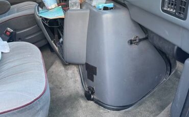 E150-chateau-with-bench-seatbed-1994-white-7