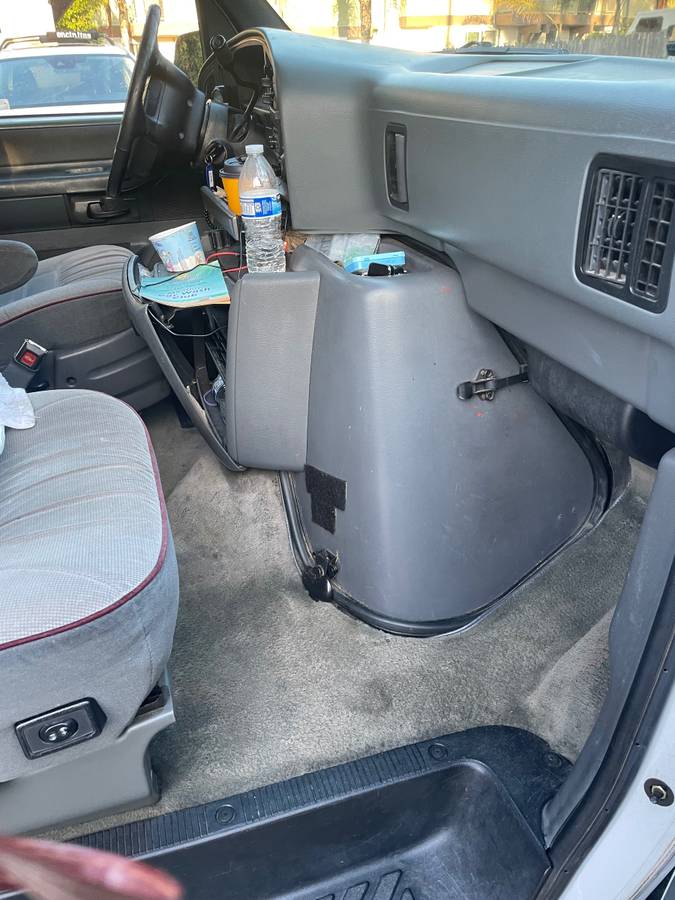 E150-chateau-with-bench-seatbed-1994-white-7