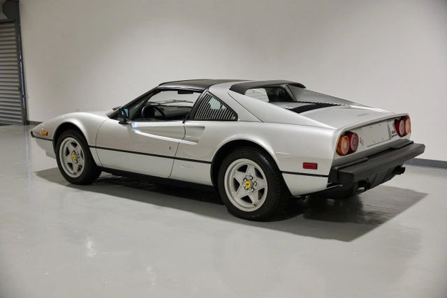 Ferrari-308-1983-Targa-7