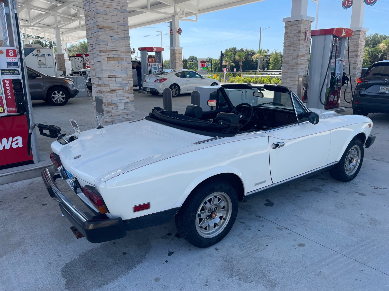 Fiat-124-Spider-1983-Convertible-1