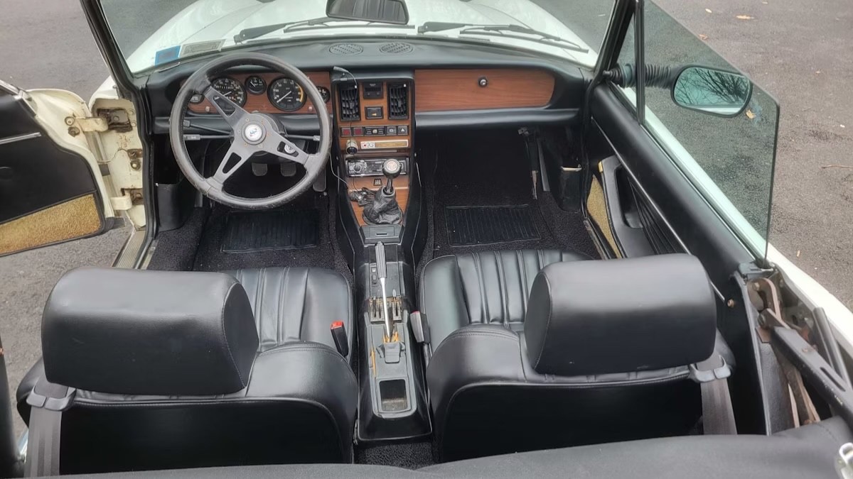 Fiat-124-Spider-1983-Convertible-14