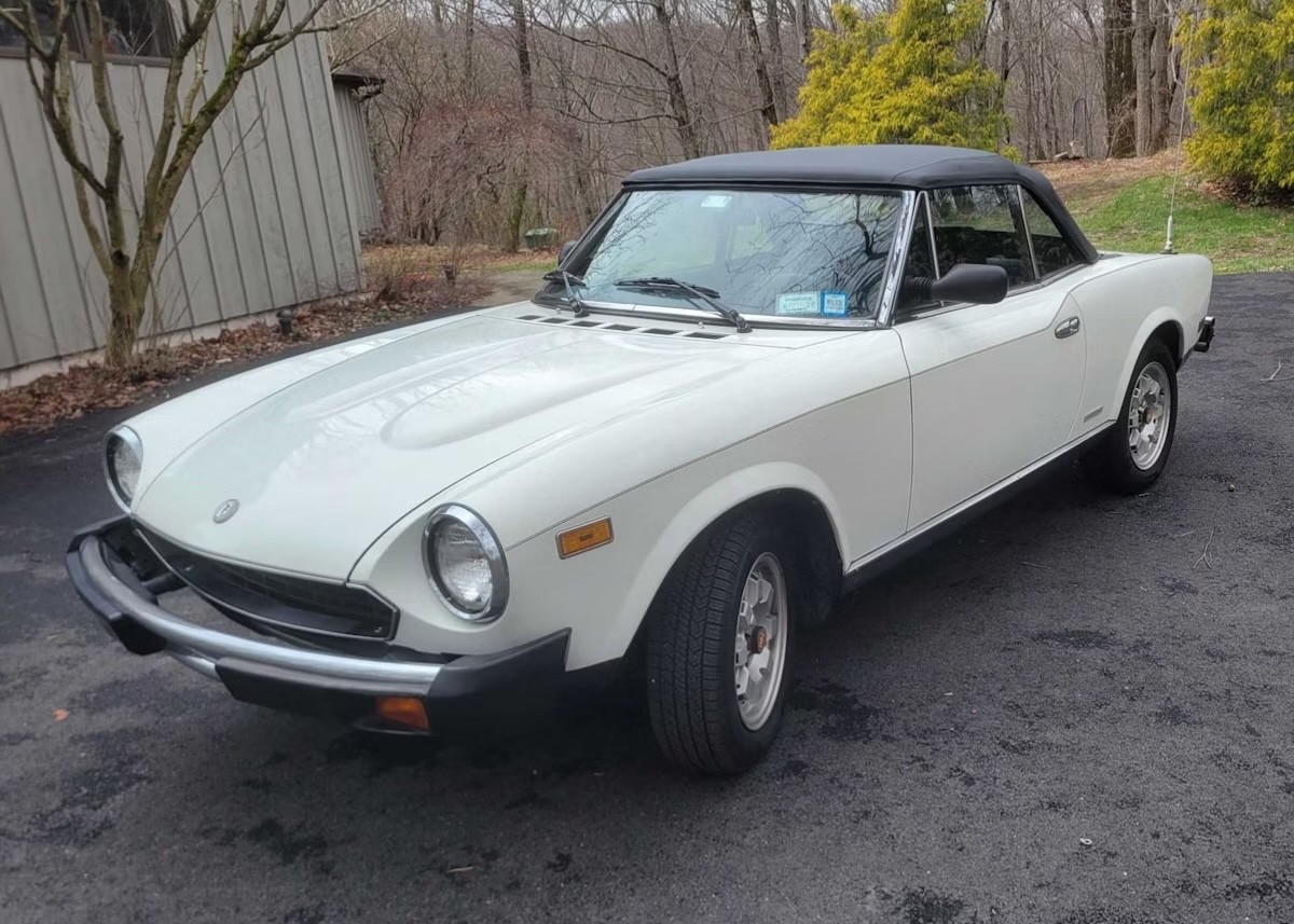 Fiat-124-Spider-1983-Convertible-2