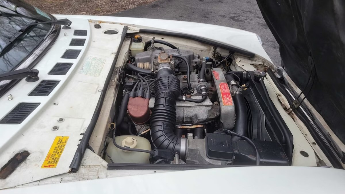 Fiat-124-Spider-1983-Convertible-21
