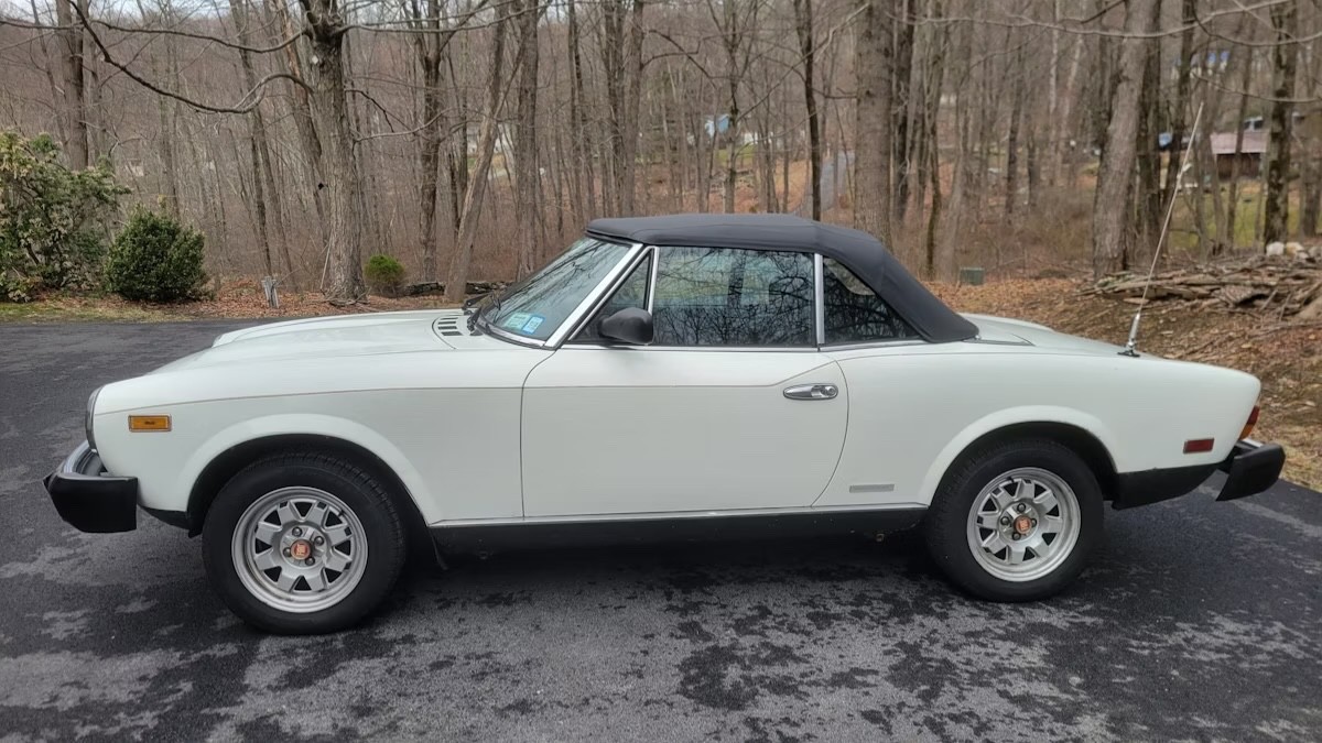 Fiat-124-Spider-1983-Convertible-4