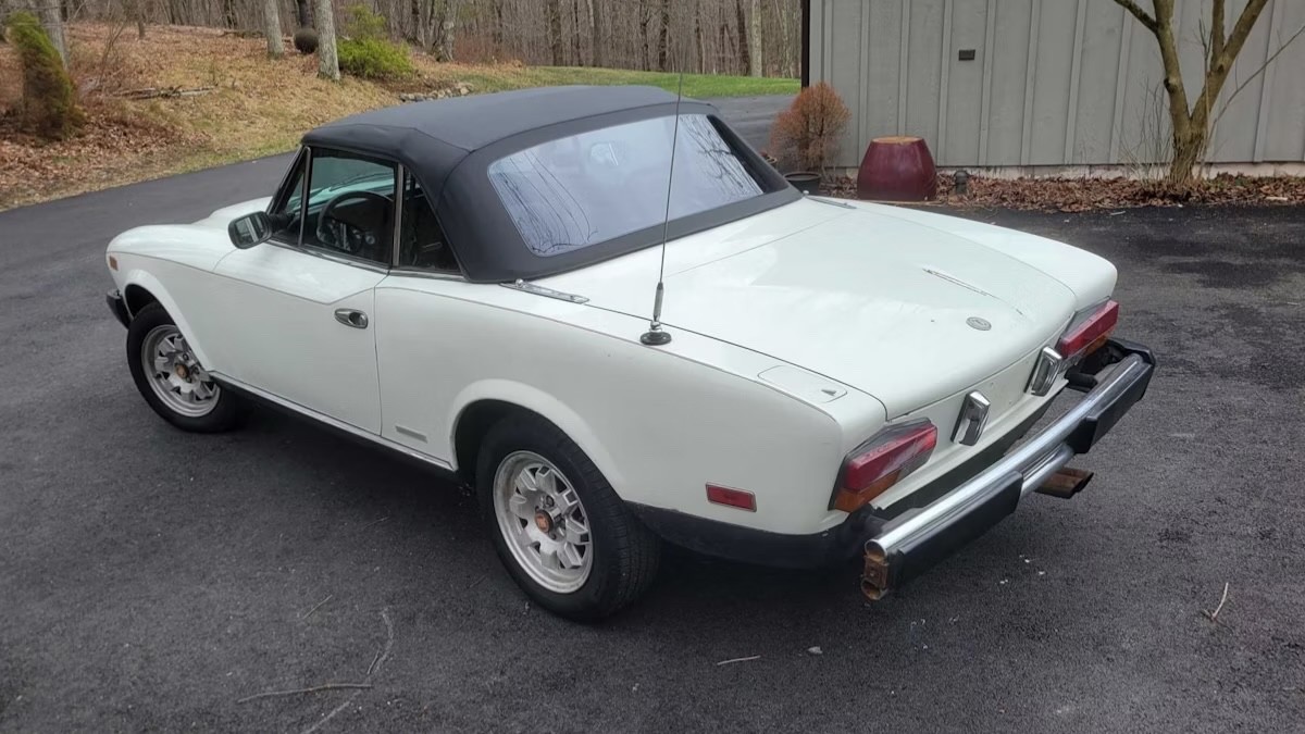 Fiat-124-Spider-1983-Convertible-5
