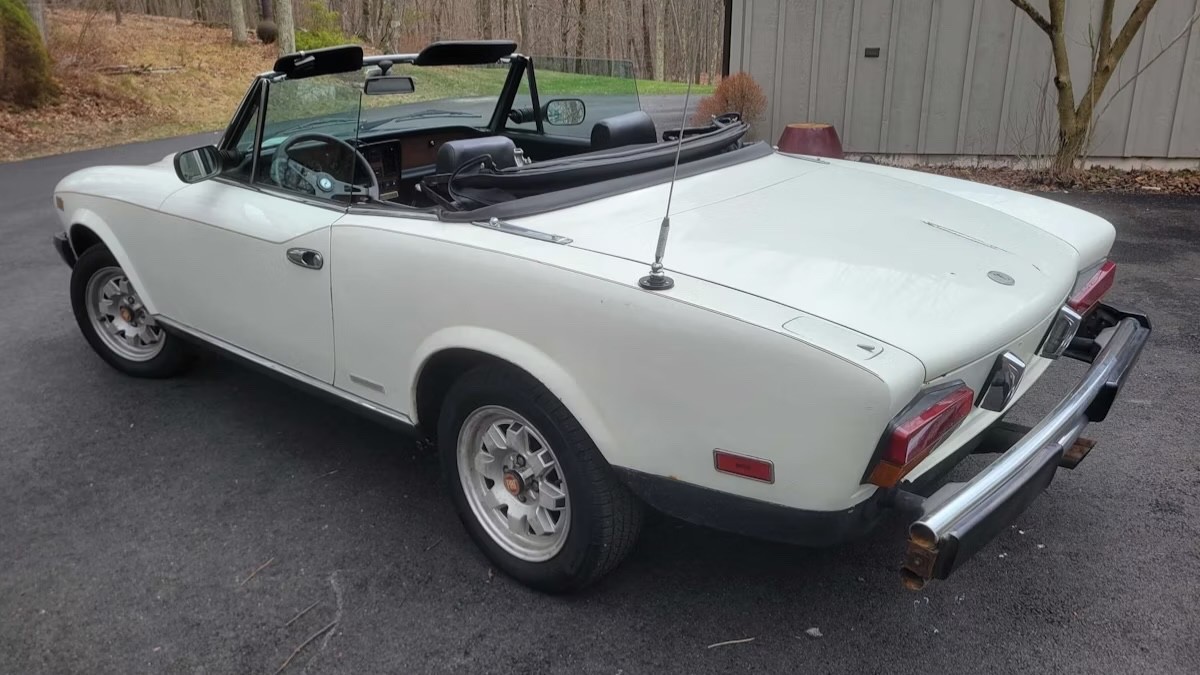 Fiat-124-Spider-1983-Convertible-6