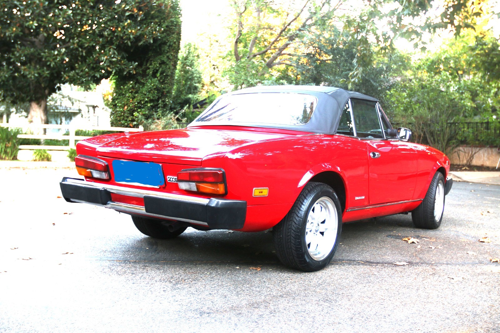 Fiat-124-Spider-1984-Convertible-1