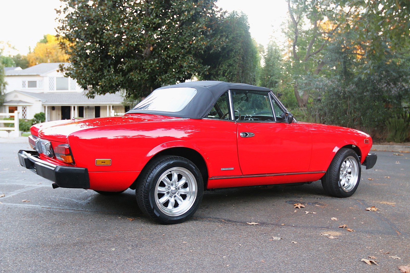 Fiat-124-Spider-1984-Convertible-2