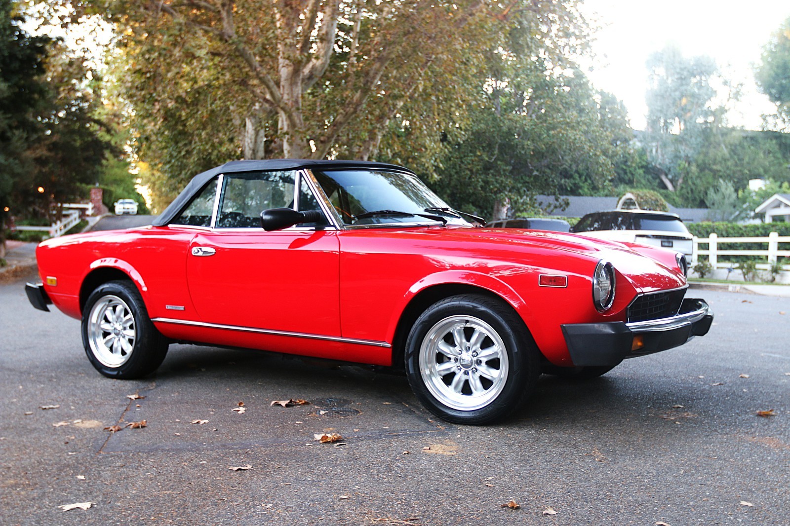 Fiat-124-Spider-1984-Convertible-4