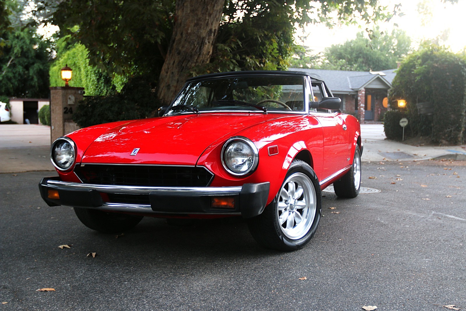 Fiat-124-Spider-1984-Convertible-5