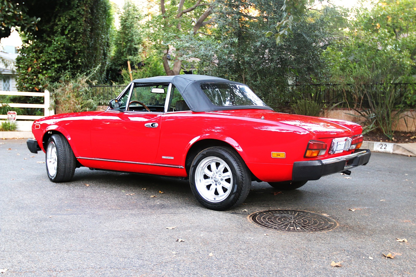 Fiat-124-Spider-1984-Convertible-7