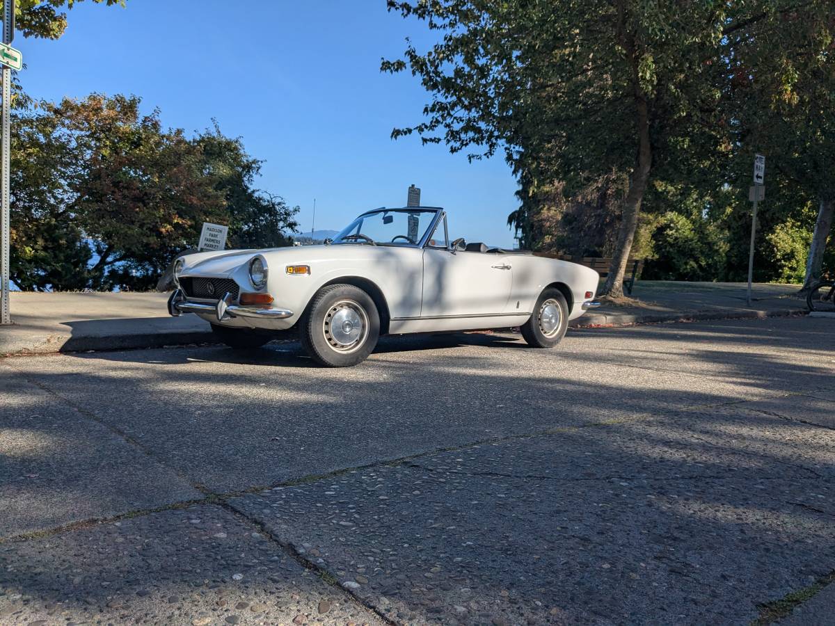 Fiat-124-bs-spider-1971-white-15