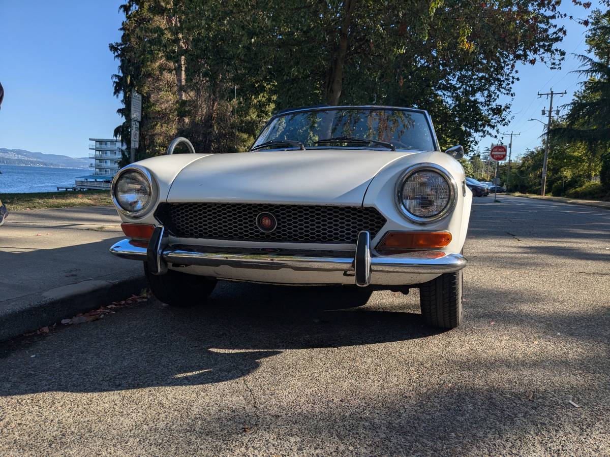 Fiat-124-bs-spider-1971-white-16