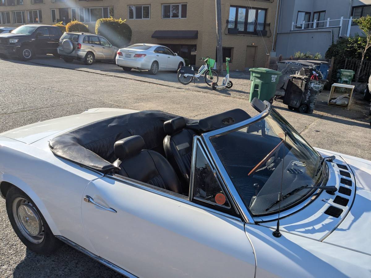 Fiat-124-bs-spider-1971-white-18