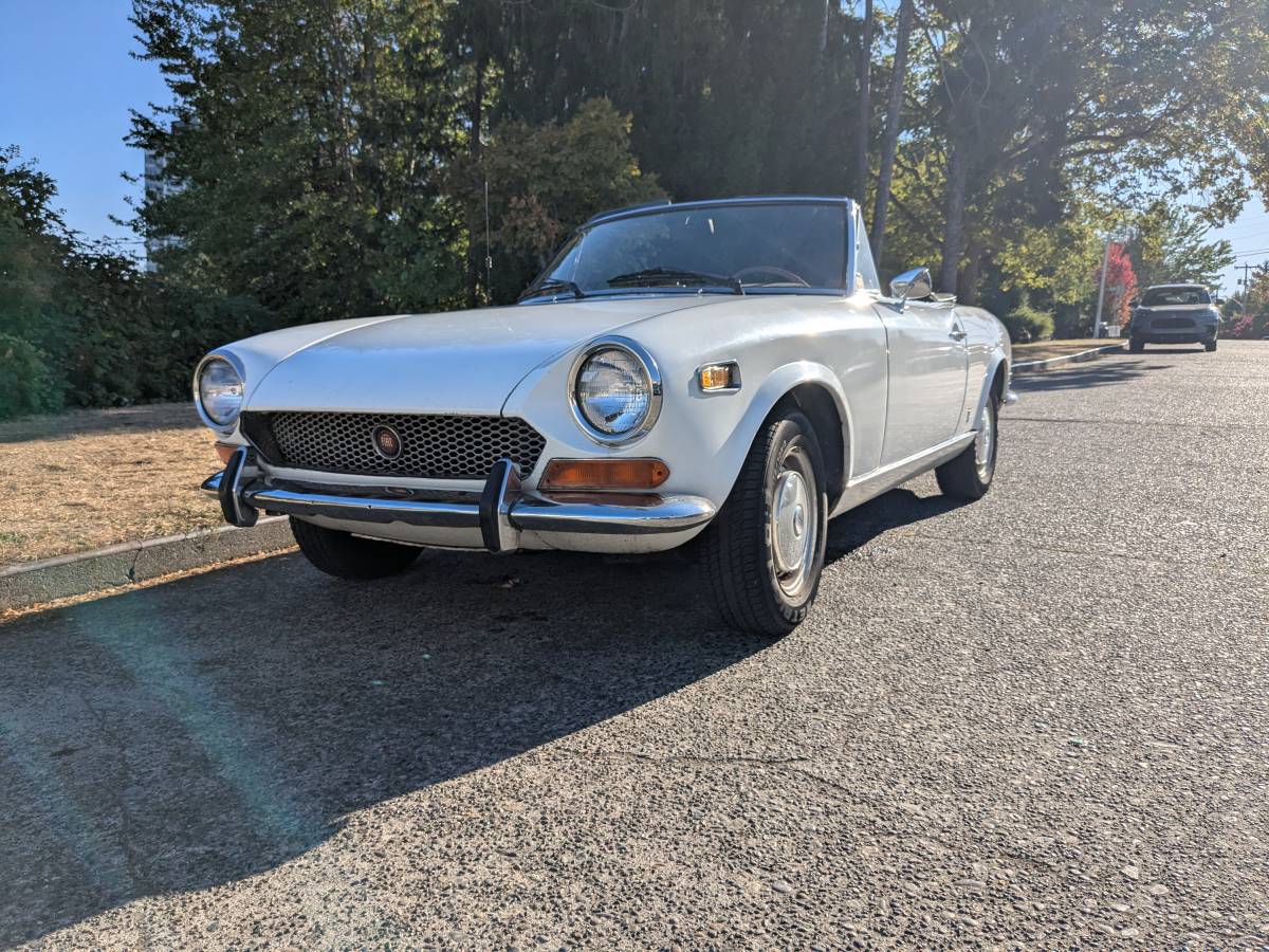 Fiat-124-bs-spider-1971-white-2