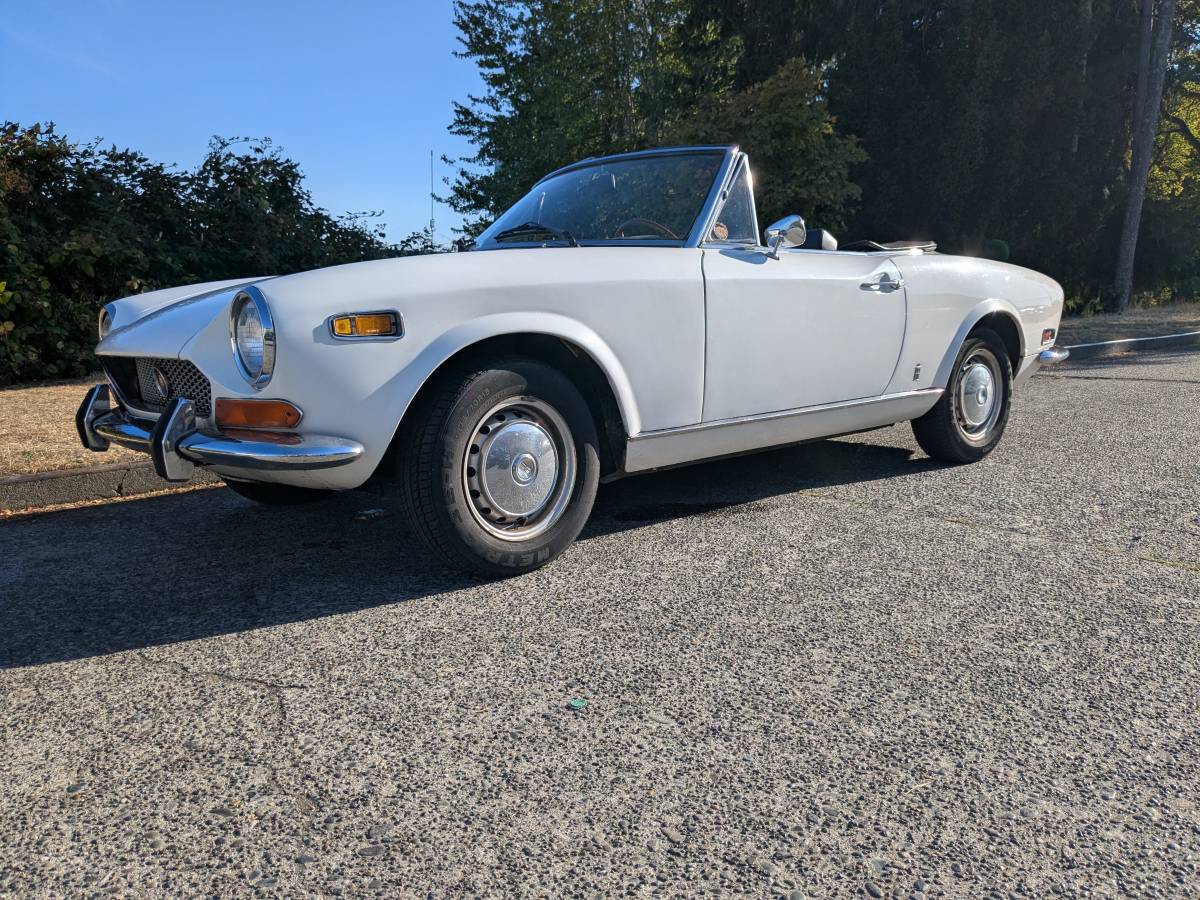 Fiat-124-bs-spider-1971-white-3