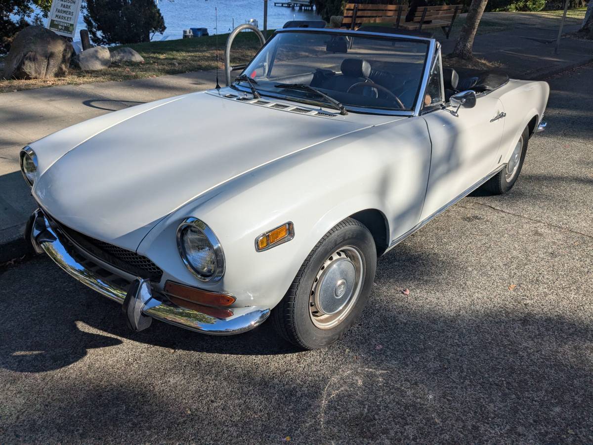 Fiat-124-bs-spider-1971-white-4