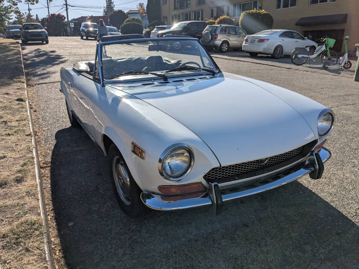 Fiat-124-bs-spider-1971-white-6