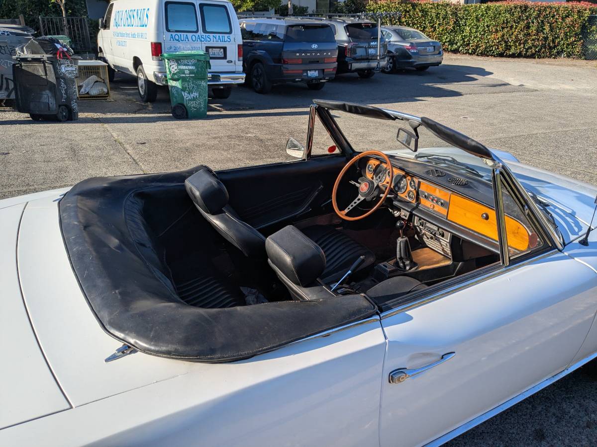 Fiat-124-bs-spider-1971-white-9