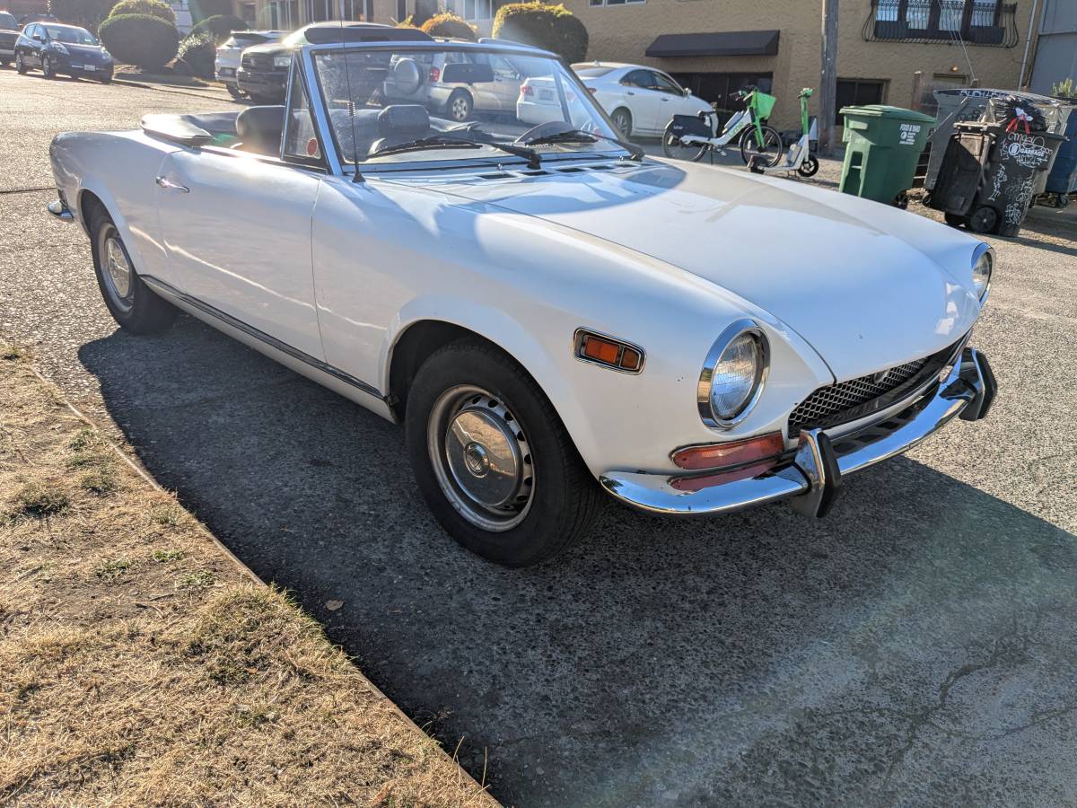 Fiat-124-bs-spider-1971-white