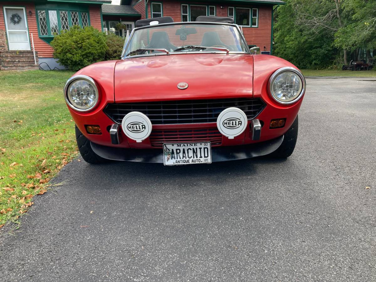 Fiat-124-spider-1975-red-11