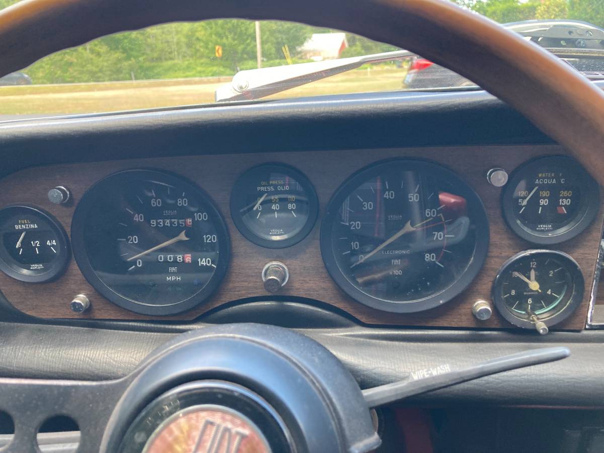 Fiat-124-spider-1975-red-13