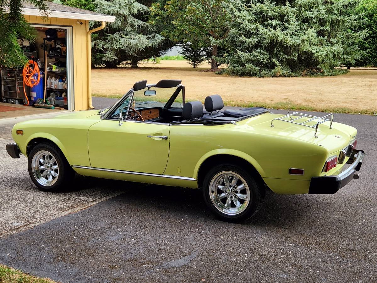 Fiat-124-spider-1976-yellow-1