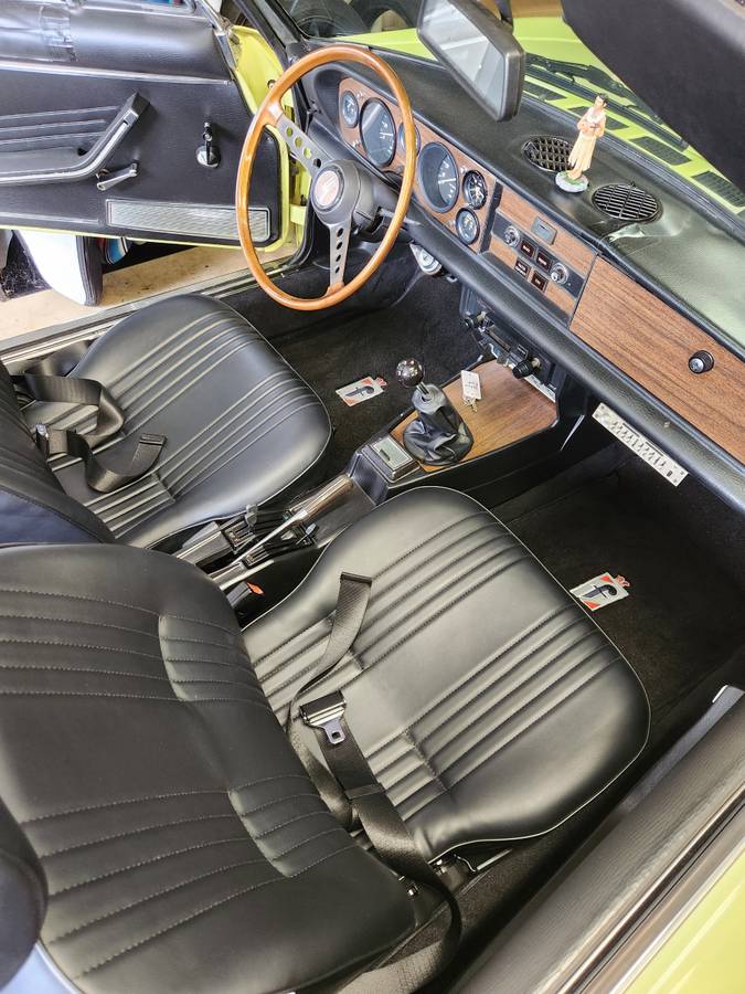 Fiat-124-spider-1976-yellow-11