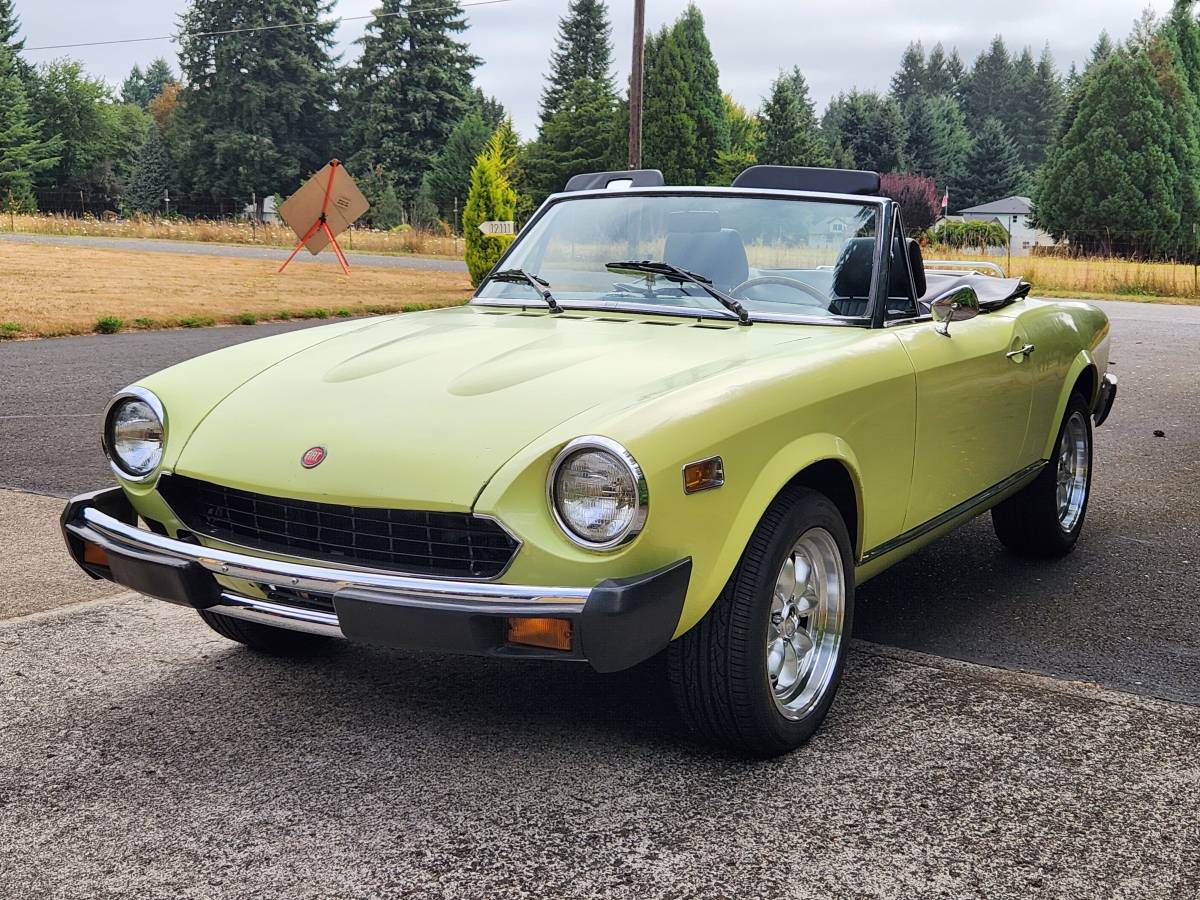 Fiat-124-spider-1976-yellow-2
