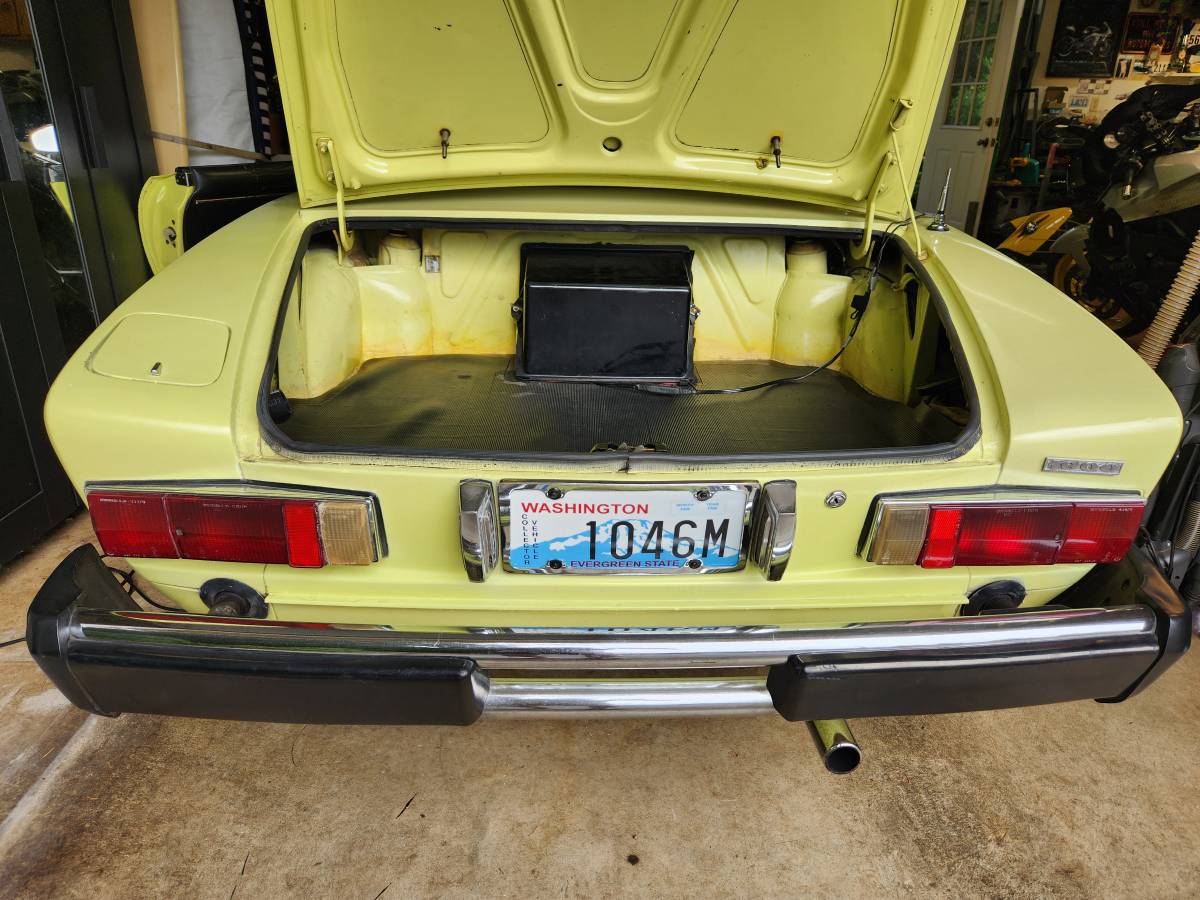 Fiat-124-spider-1976-yellow-5