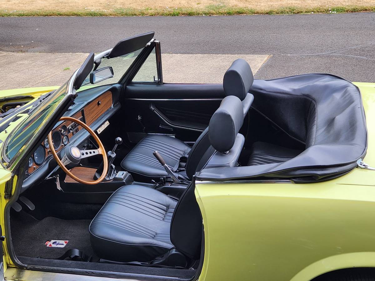 Fiat-124-spider-1976-yellow-9