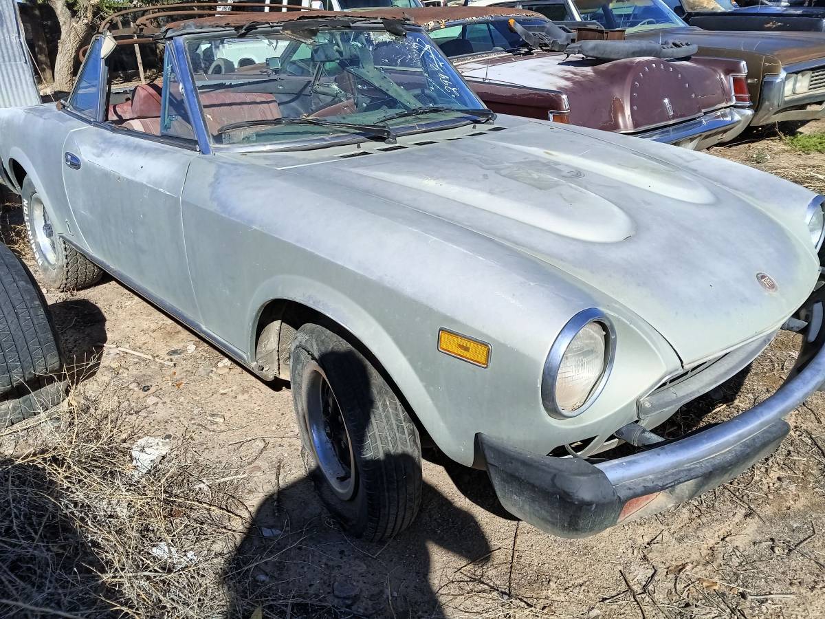 Fiat-124-spider-1979-1