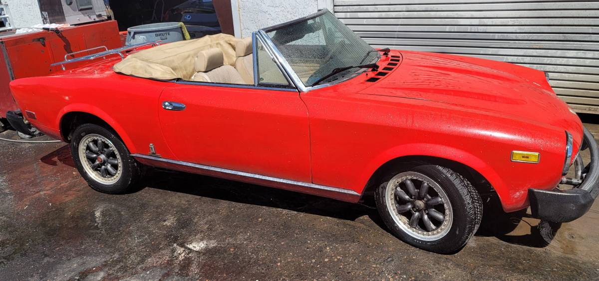 Fiat-124-spider-1981-red-2