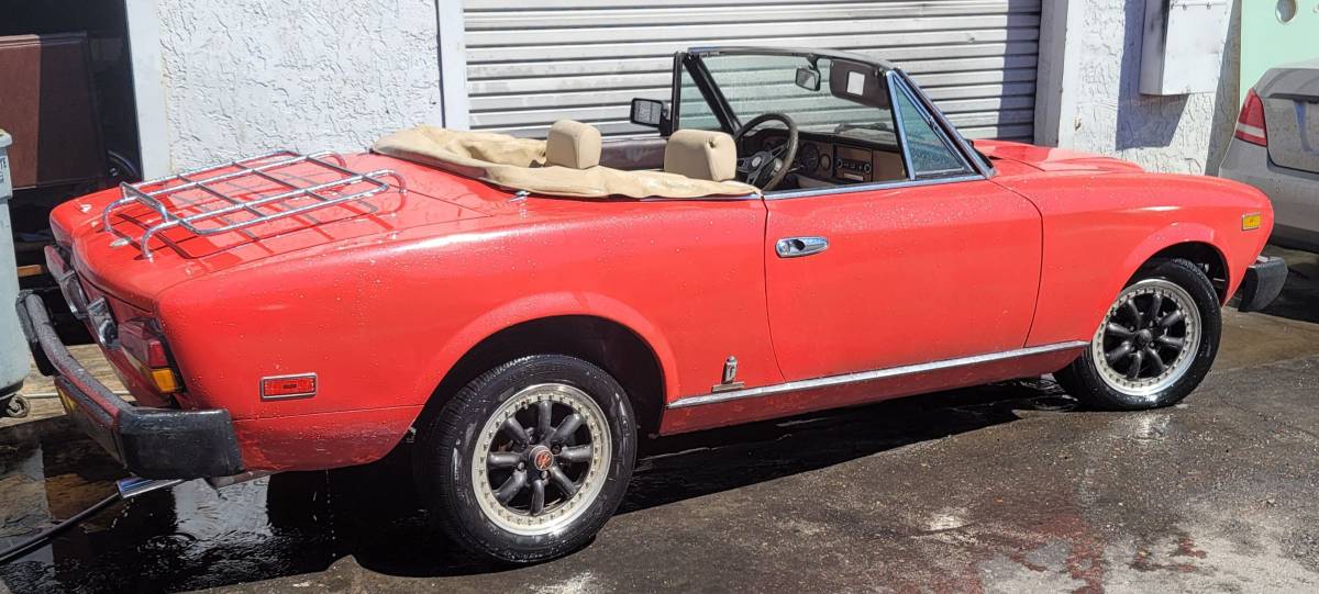 Fiat-124-spider-1981-red-3